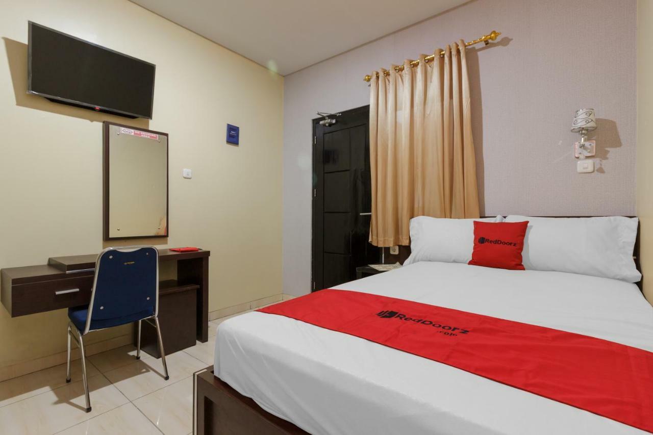 Reddoorz Plus Near Pantai Malalayang Manado Eksteriør billede